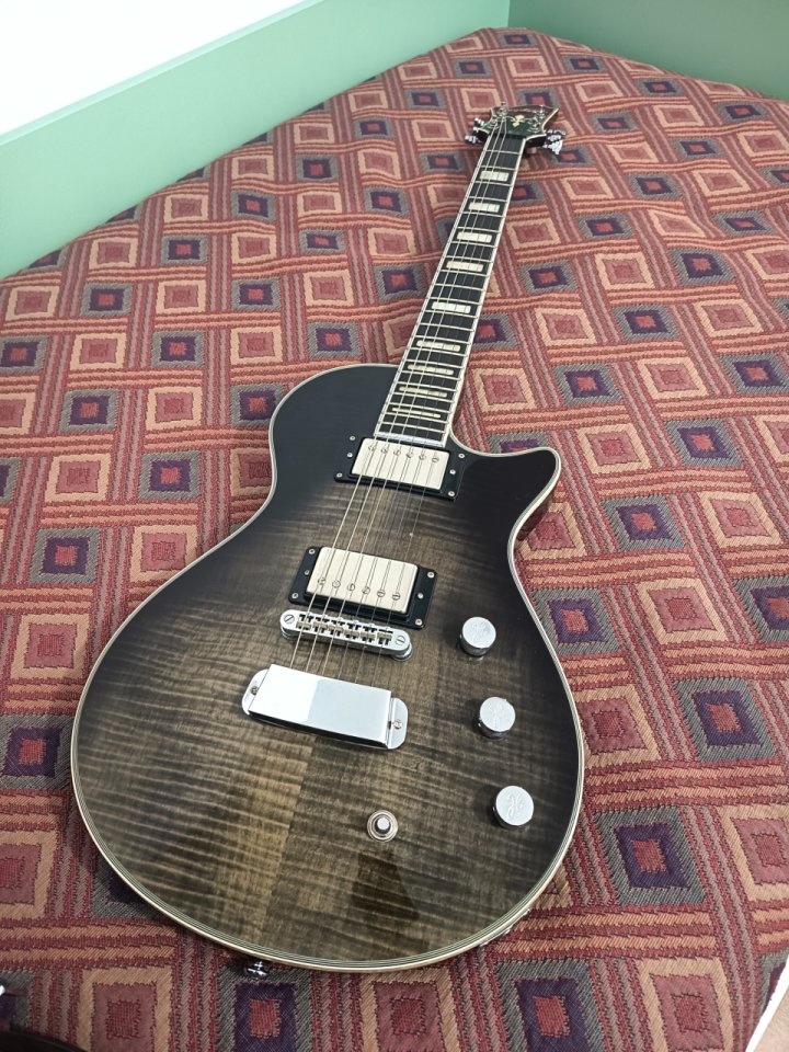 Hagstrom Ultra Max