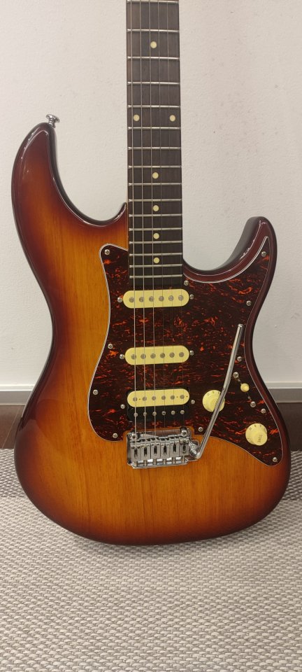 Sire Larry Carlton S3 Sunburst de segunda mano · Foto 2 de 9 · A Coruña · 260 €
