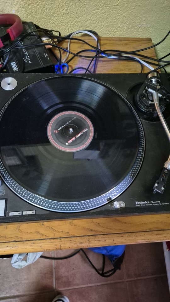 Equipo dj pro de segunda mano · Foto 1 de 5 · Madrid · 2000 €