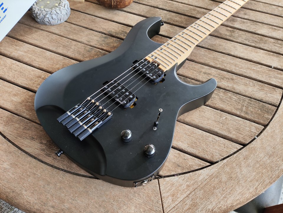 Harley Benton Dullahan Headless de segunda mano · Foto 4 de 9 · Illes Balears · 250 €