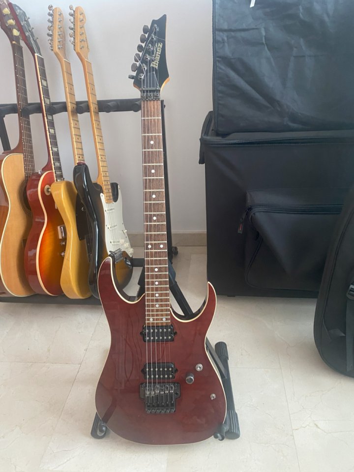 Guitarra Ibanez Prestige 2003/2004 de segunda mano · Foto 2 de 9 · Alicante · 1050 €