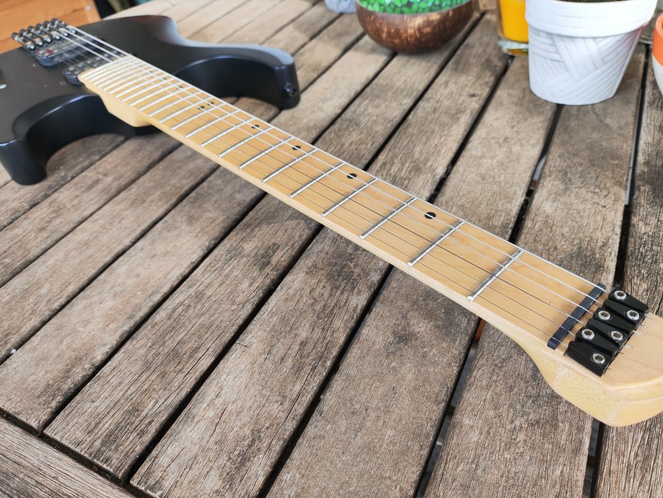 Harley Benton Dullahan Headless de segunda mano · Foto 5 de 9 · Illes Balears · 250 €