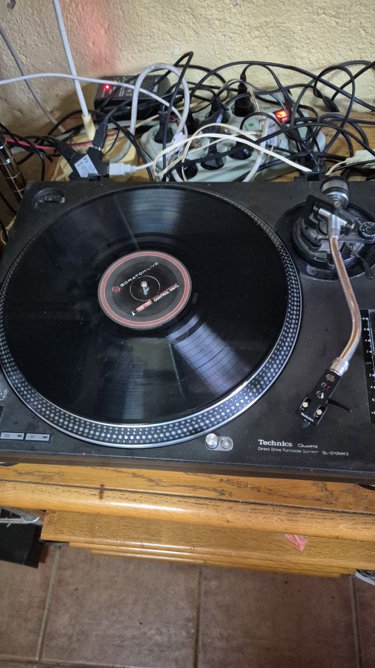 Equipo dj pro de segunda mano · Foto 3 de 5 · Madrid · 2000 €