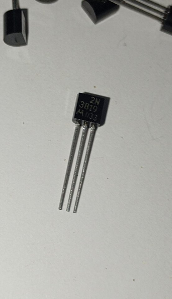 10 Transistores JFET 2N3819 Motorola (NOS) de segunda mano · Foto 2 de 2 · Barcelona · 1 €