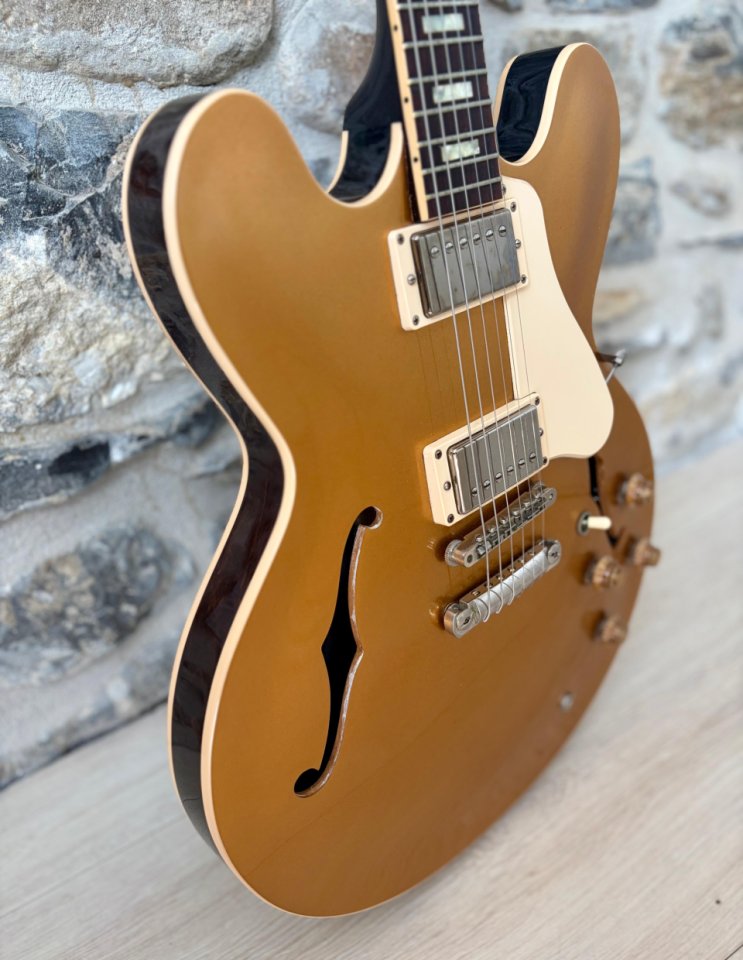 Gibson ES-335 Memphis Goldtop Limited Edition 2016 de segunda mano · Foto 9 de 10 · Gipuzkoa · 3400 €