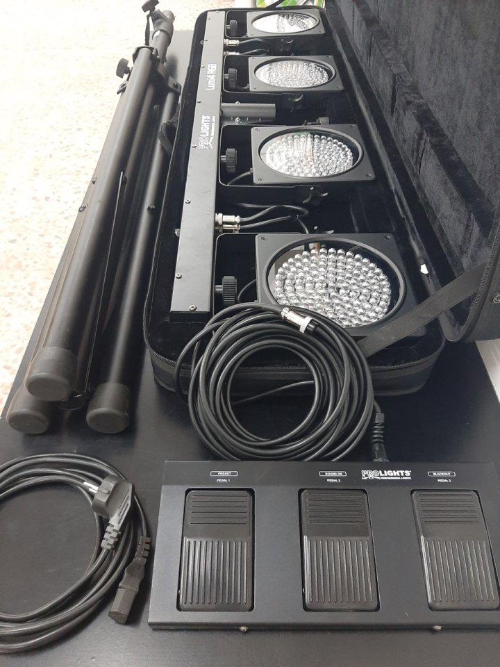 Kit Iluminación Profesional ProLights Lumi4 RGB + Pedalera (Impecable) de segunda mano · Foto 3 de 10 · Alicante · 199 €
