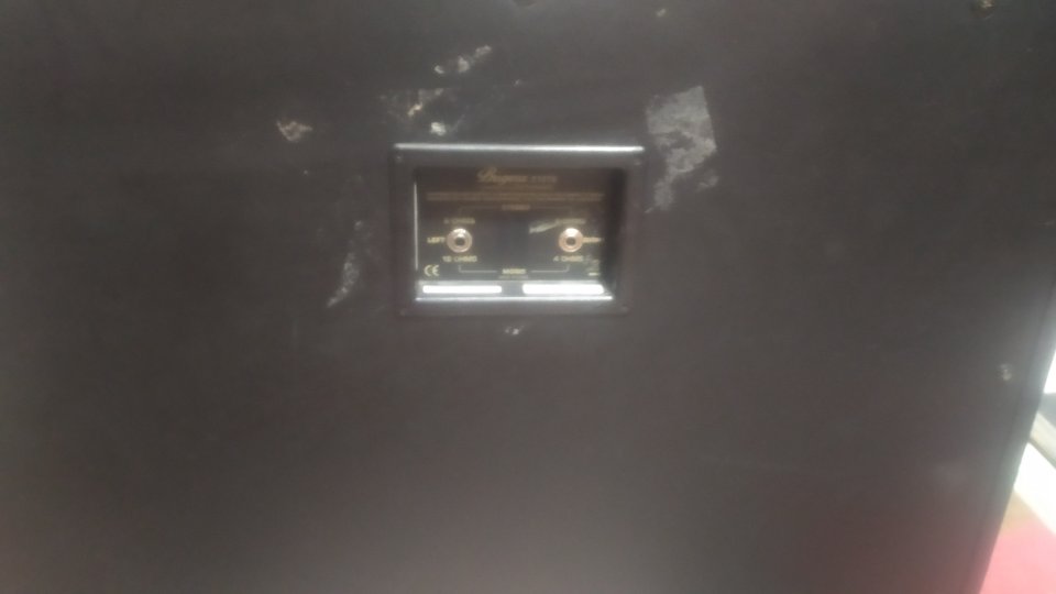 Vendo pantalla buguera 2x12 turbosound