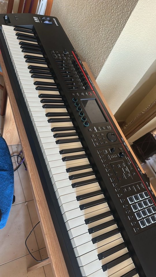 Roland Fantom-08 de segunda mano · Murcia · 1300 €