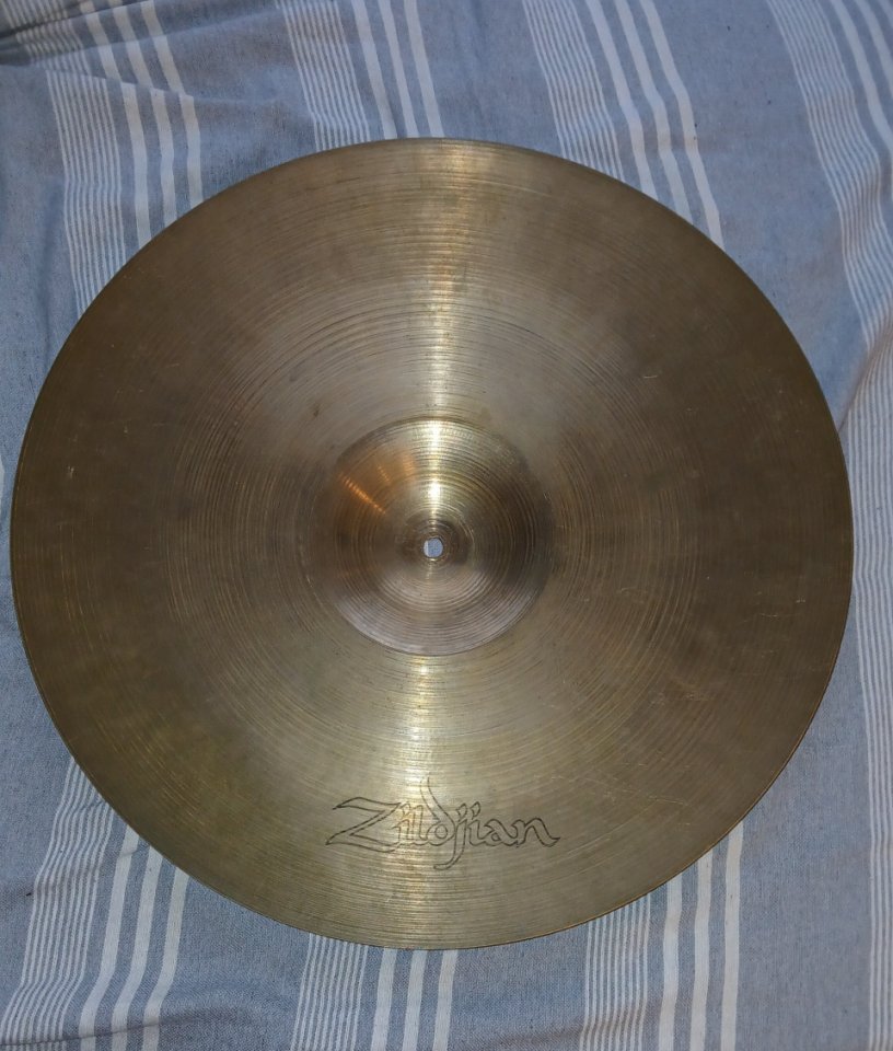 Zildjian Avedis Rock Ride de 20" . Aquest plat té un projecció brutal!