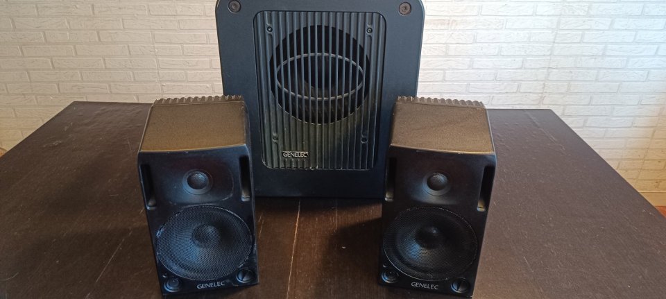 ​Sistema 2.1 Genelec: 2x 1029A + Subwoofer 7050A de segunda mano · Foto 1 de 8 · Cantabria · 600 €