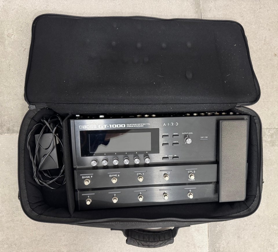 Boss GT 1000+Funda de segunda mano · Foto 1 de 7 · Málaga · 600 €