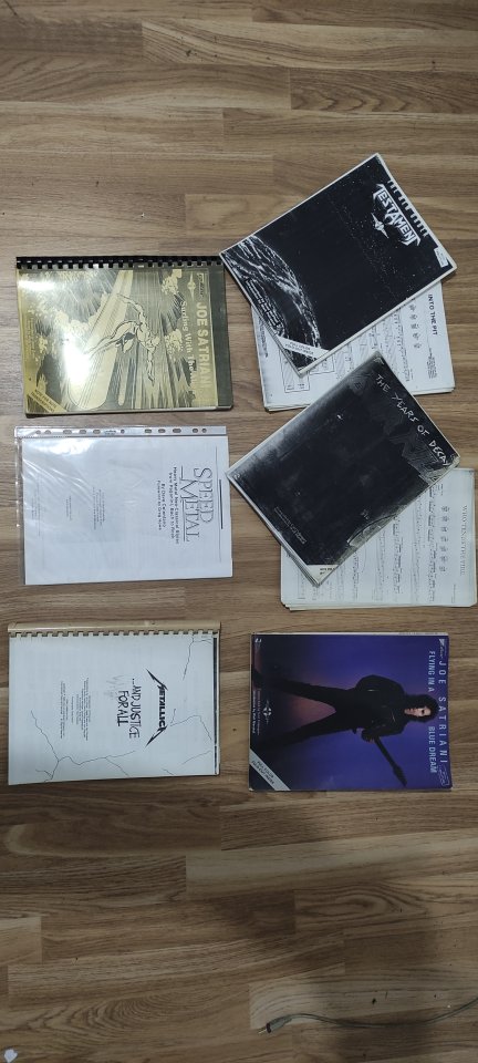 Joe Satriani Flying in a Blue Dream partituras + regalos