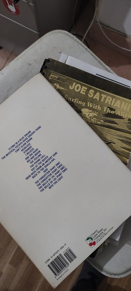 Joe Satriani Flying in a Blue Dream partituras + regalos