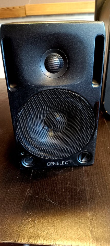 ​Sistema 2.1 Genelec: 2x 1029A + Subwoofer 7050A de segunda mano · Foto 3 de 8 · Cantabria · 600 €