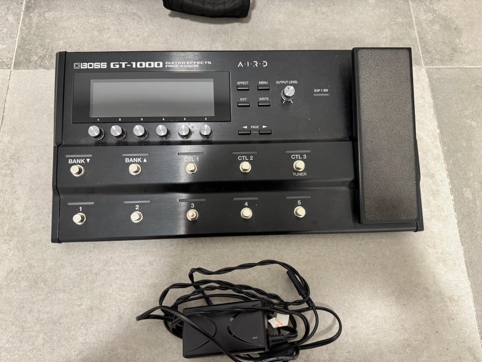 Boss GT 1000+Funda de segunda mano · Foto 3 de 7 · Málaga · 600 €