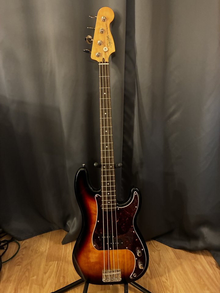 Bajo PRECISION SQUIER CLASSIC VIBE 60'S NUEVO