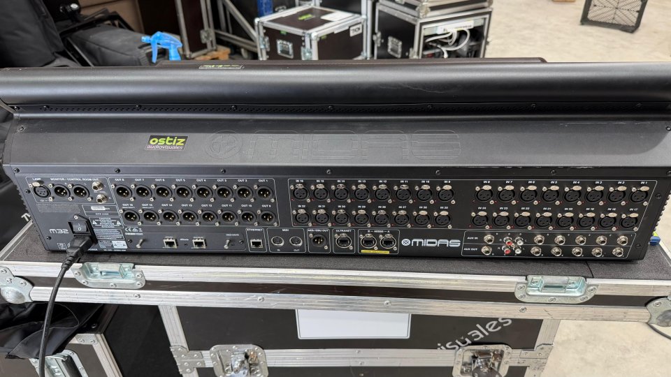 Midas M32 + Flightcase de REGALO de segunda mano · Foto 2 de 5 · Navarra · 1950 €