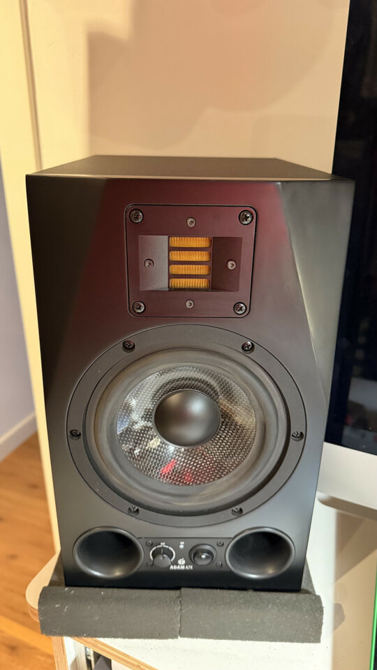 Monitor estudio Adam A7X 2016 de segunda mano · Foto 2 de 3 · Madrid · 750 €