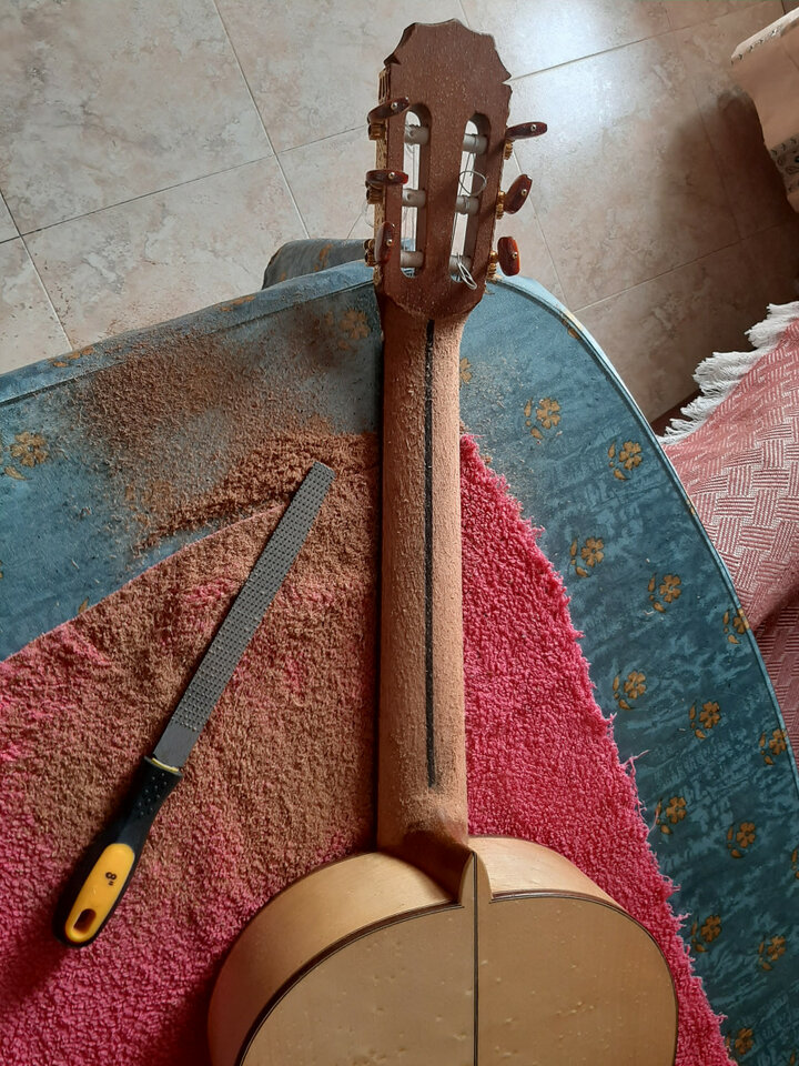 Busco guitarras para RESTAURAR/REPARAR