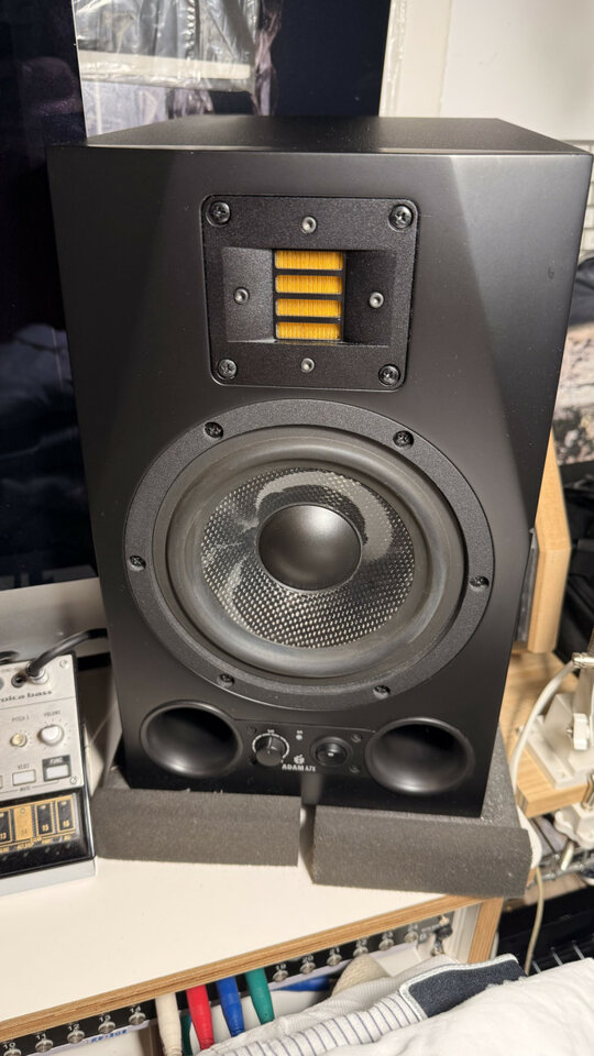 Monitor estudio Adam A7X 2016 de segunda mano · Foto 3 de 3 · Madrid · 750 €
