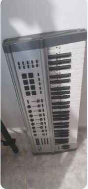 Teclado controlador MIDI SwisSonic Keycontrol 49