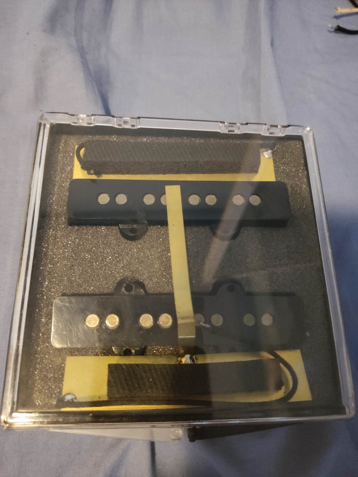 Pastillas Fender Pure Vintage '64 Jazz Bass de segunda mano · Foto 1 de 6 · Alicante · 140 €