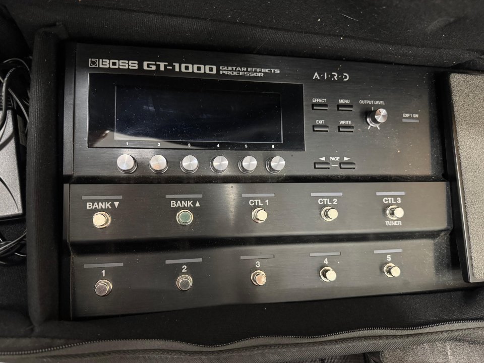 Boss GT 1000+Funda de segunda mano · Foto 7 de 7 · Málaga · 600 €