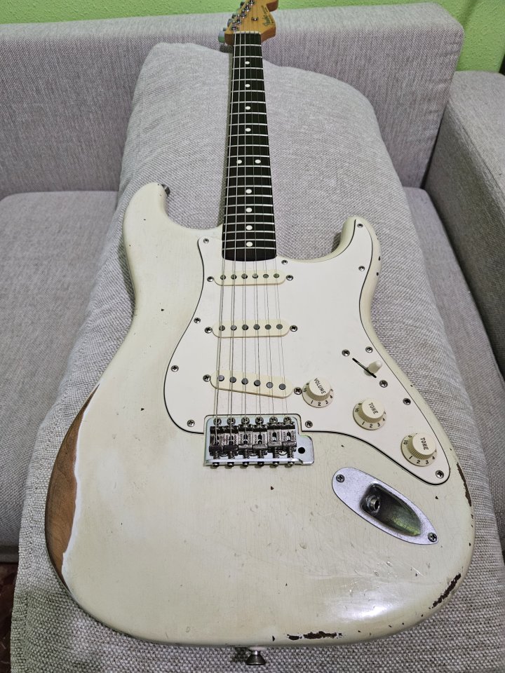 Fender Stratocaster de segunda mano · Foto 1 de 7 · Valencia · 600 €