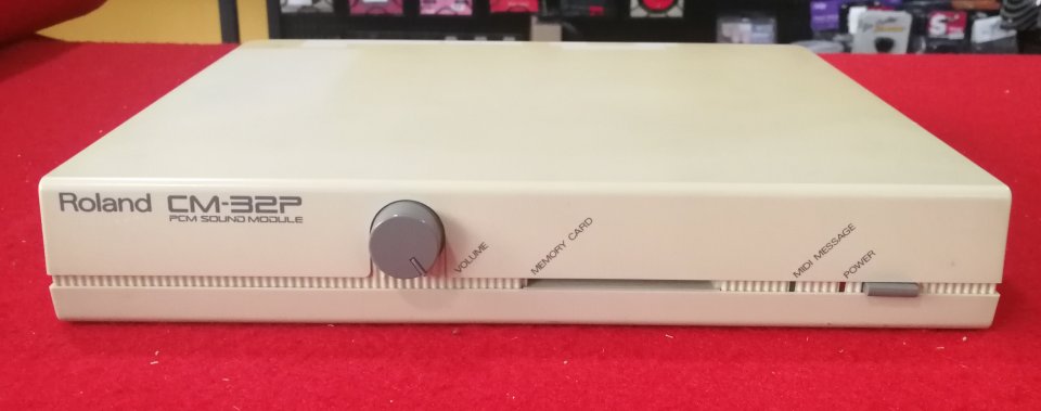 Roland CM 32P de segunda mano · Foto 1 de 4 · Girona · 150 €
