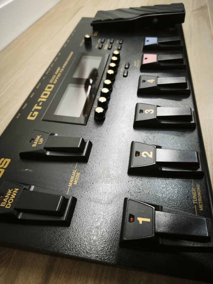 Boss GT100 de segunda mano · Foto 1 de 5 · A Coruña · 180 €