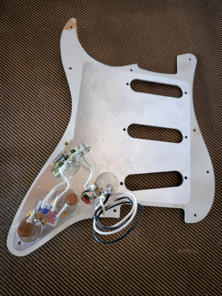 Proyectos de guitarra Vintage. Servicios de pintura, ajustes etc