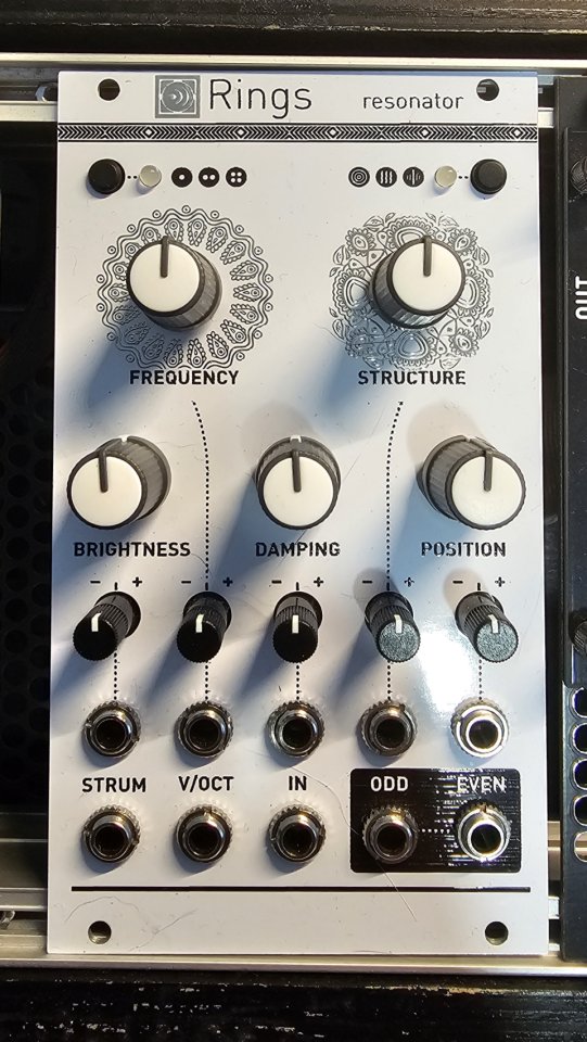 Mutable Instruments Rings (clon)