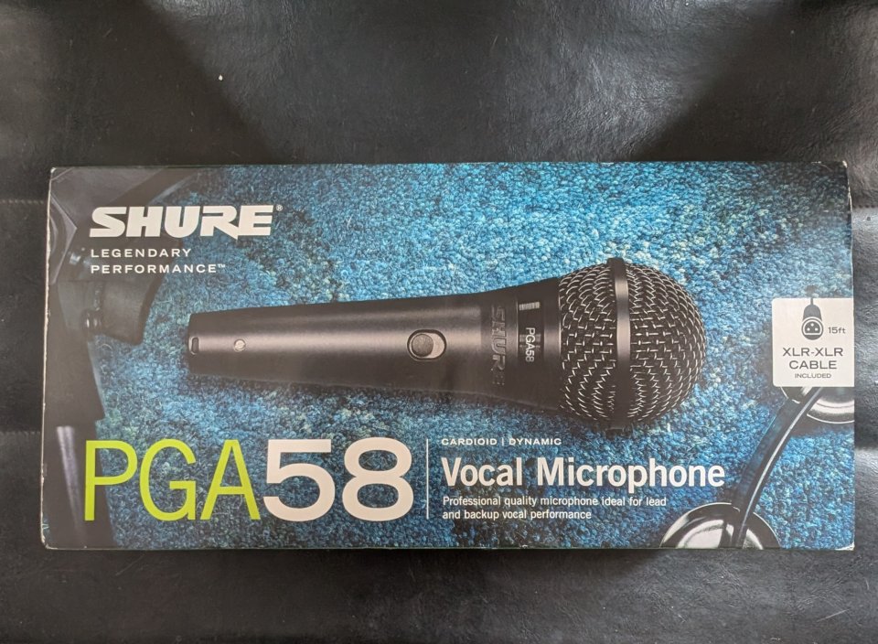 Micrófono dinámico Shure PGA58 en color negro. Ideal para voces.