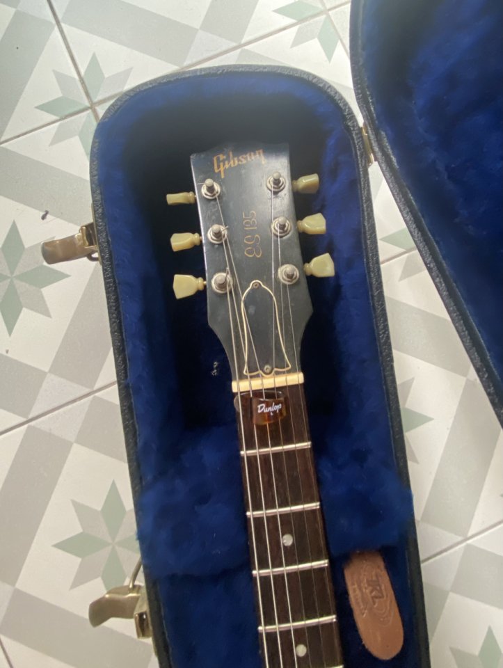 Gibson es 135 Natural (descatalogada) de segunda mano · Foto 3 de 8 · Valencia · 2500 €
