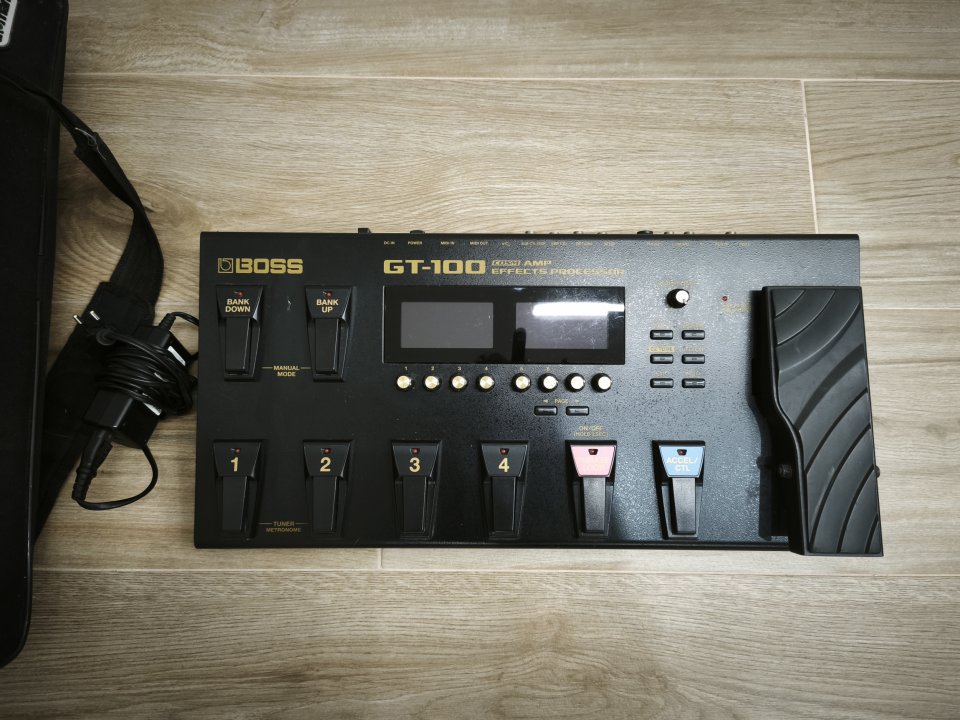 Boss GT100 de segunda mano · Foto 5 de 5 · A Coruña · 180 €