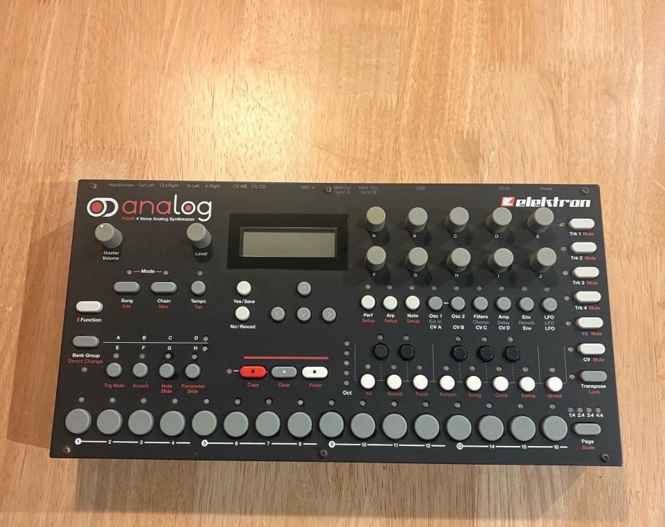 Elektron Analog four de segunda mano · Foto 1 de 2 · Barcelona · 530 €