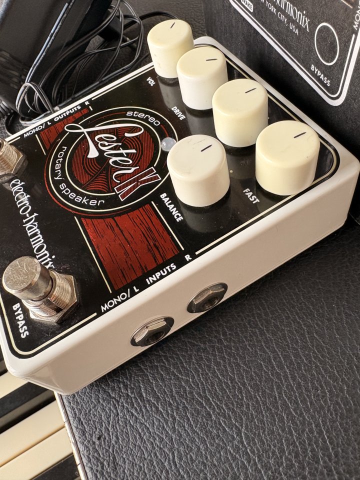 Pedal efecto Leslie EHX Lester K