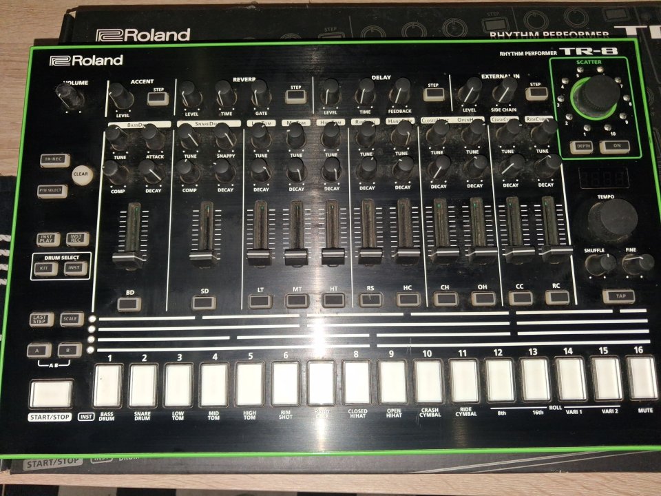 ROLAND AIRA TR-8 de segunda mano · Foto 1 de 4 · Tarragona · 330 €