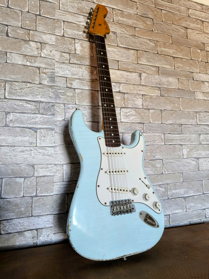 Proyectos de guitarra Vintage. Servicios de pintura, ajustes etc