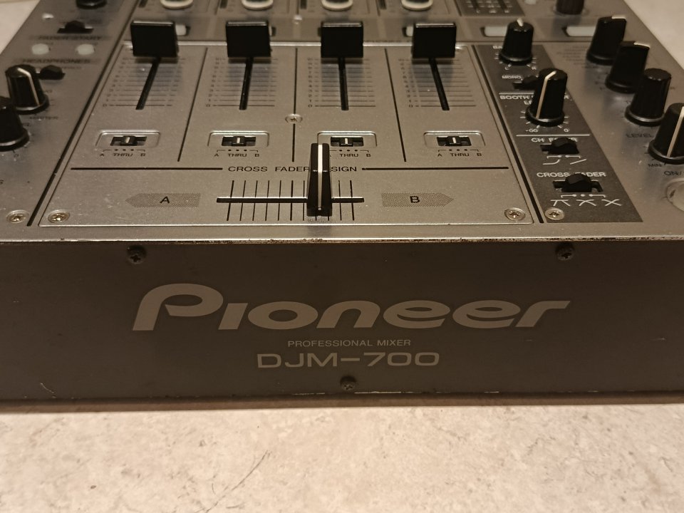 Pioneer DJM 700-S de segunda mano · Foto 1 de 8 · Alicante · 470 €