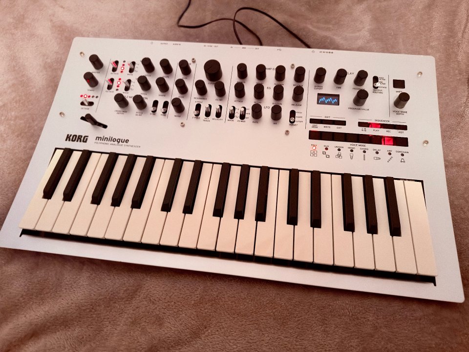 Sintetizador Korg Minilogue LEER