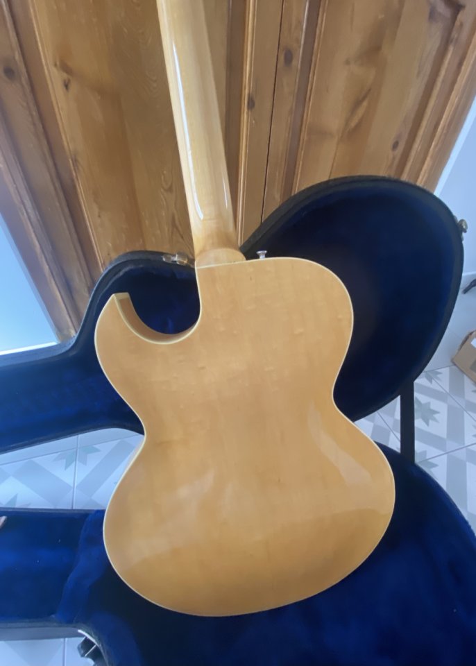 Gibson es 135 Natural (descatalogada) de segunda mano · Foto 5 de 8 · Valencia · 2500 €