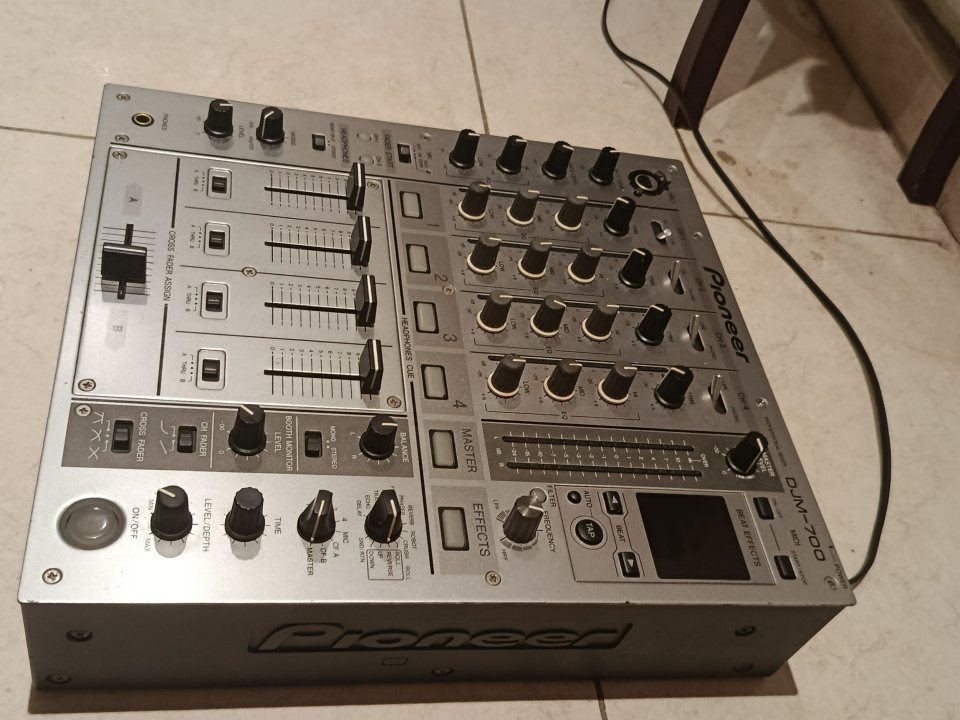 Pioneer DJM 700-S de segunda mano · Foto 2 de 8 · Alicante · 470 €