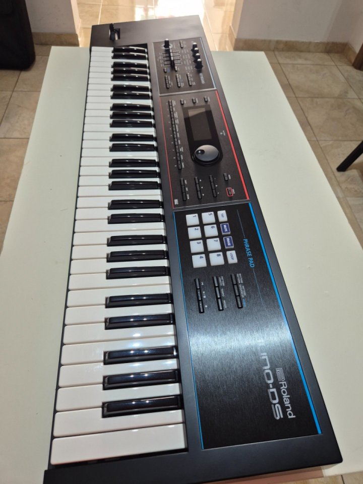 Roland JUNO-DS61 + Estuche Original Roland de segunda mano · Foto 1 de 9 · Illes Balears · 550 €