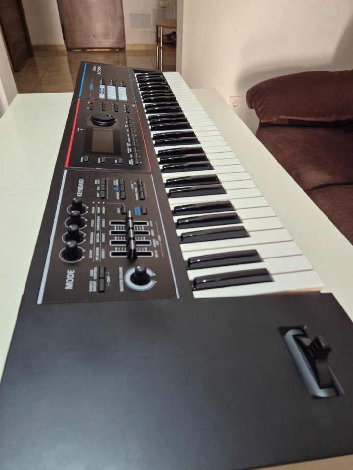 Roland JUNO-DS61 + Estuche Original Roland de segunda mano · Foto 2 de 9 · Illes Balears · 550 €