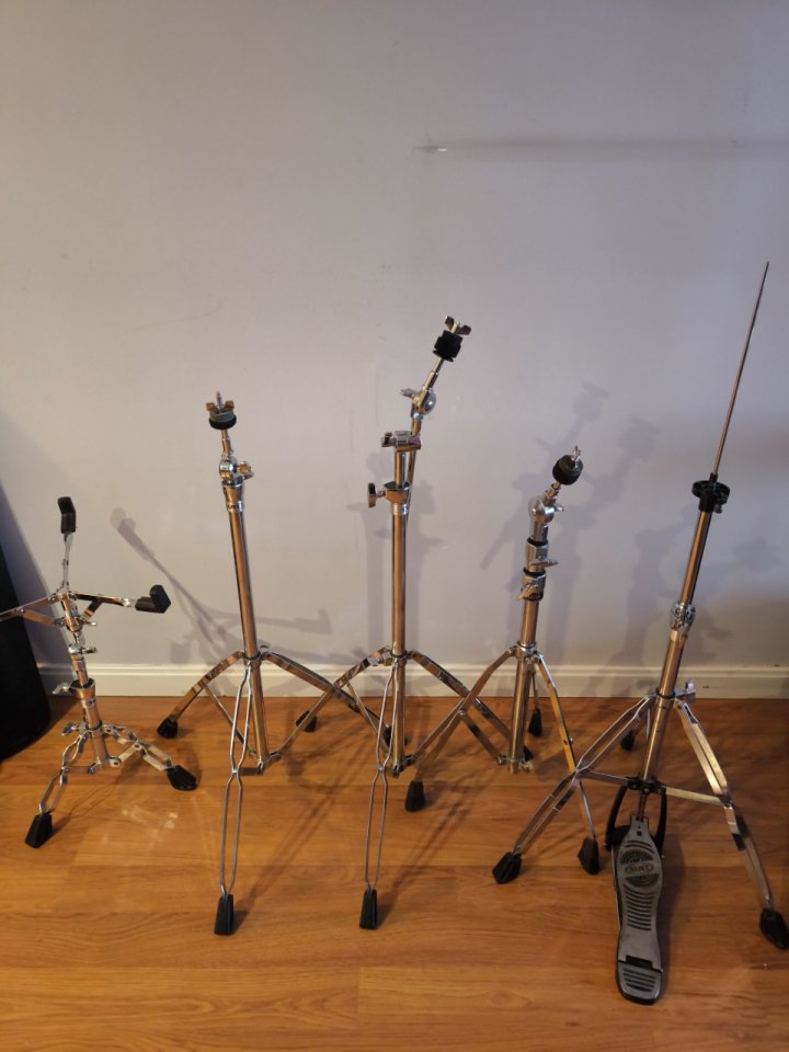 Soportes de platos y caja