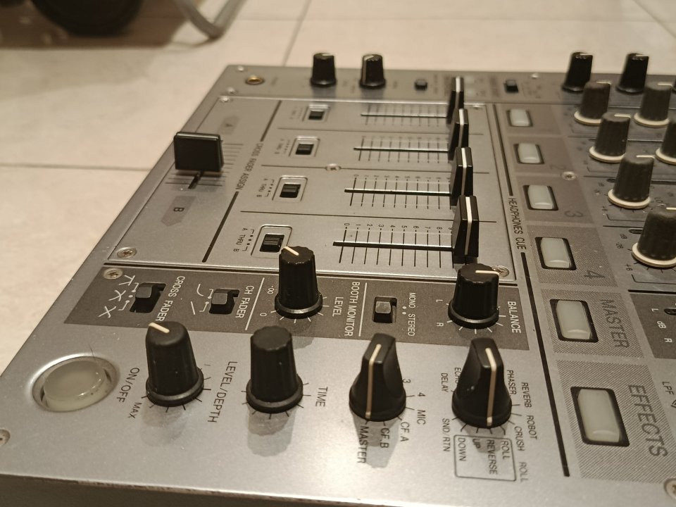 Pioneer DJM 700-S de segunda mano · Foto 5 de 8 · Alicante · 470 €