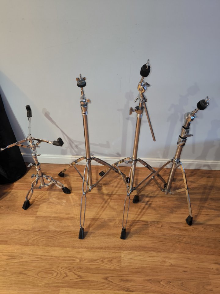 Soportes de platos y caja