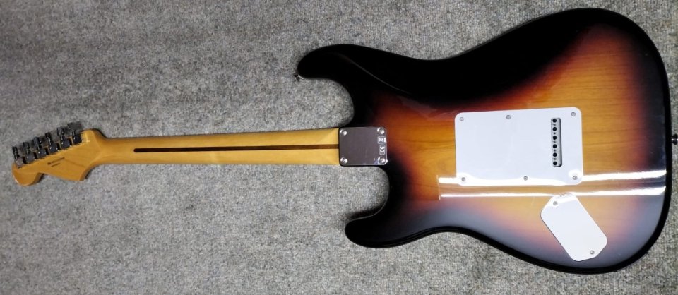 Fender Stratocaster Roland Ready con pastilla midi GK incorporada + Sintetizador Roland GR-55 de segunda mano · Foto 3 de 3 · A Coruña · 950 €