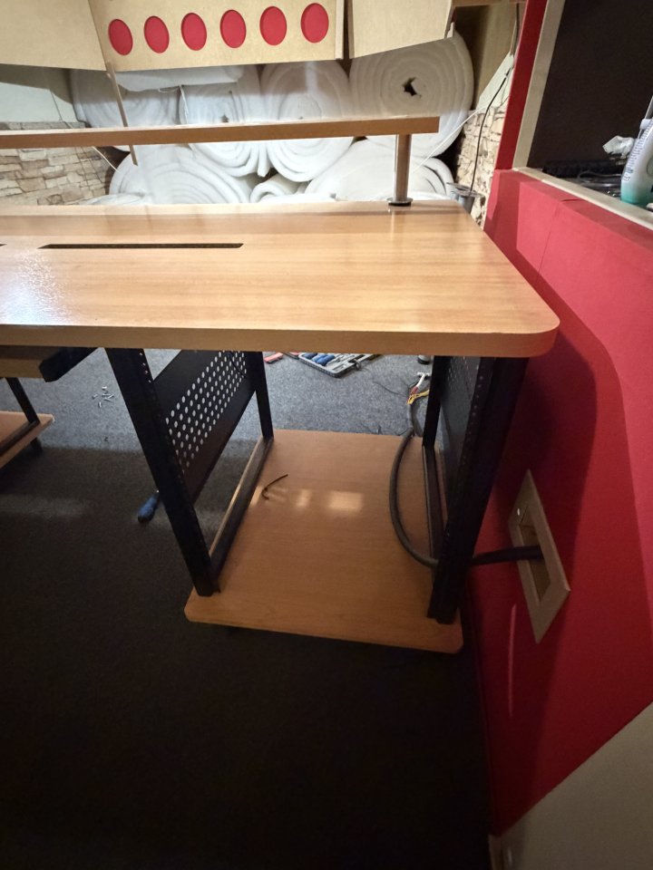Mesa para estudio de segunda mano · Foto 3 de 6 · Madrid · 150 €